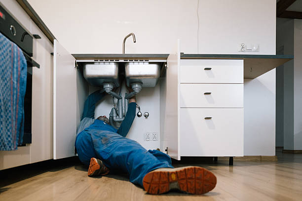 Professional Emergency Plumber technician working in Whitewright, TX
